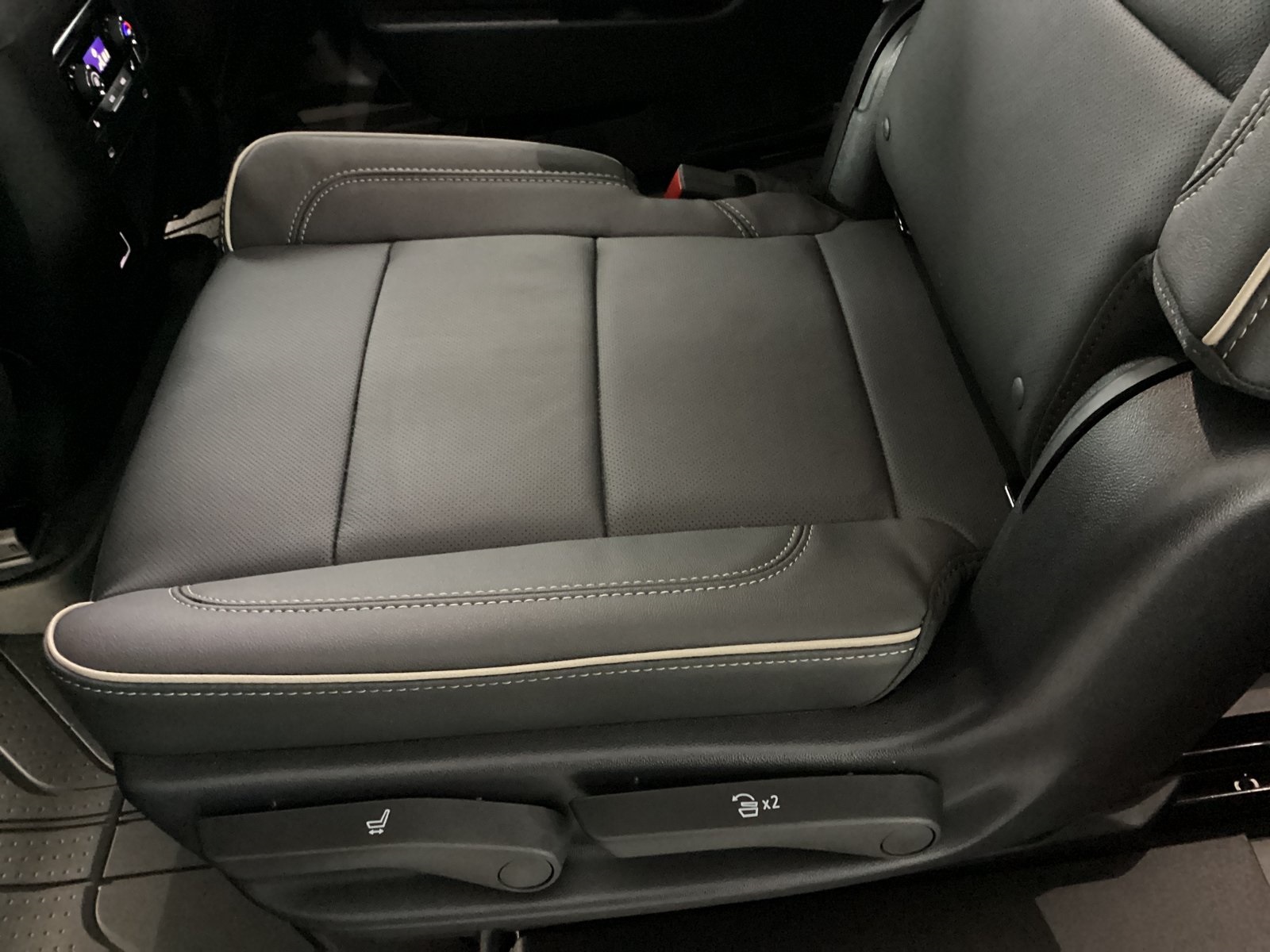 Vehicle image 16 of 38