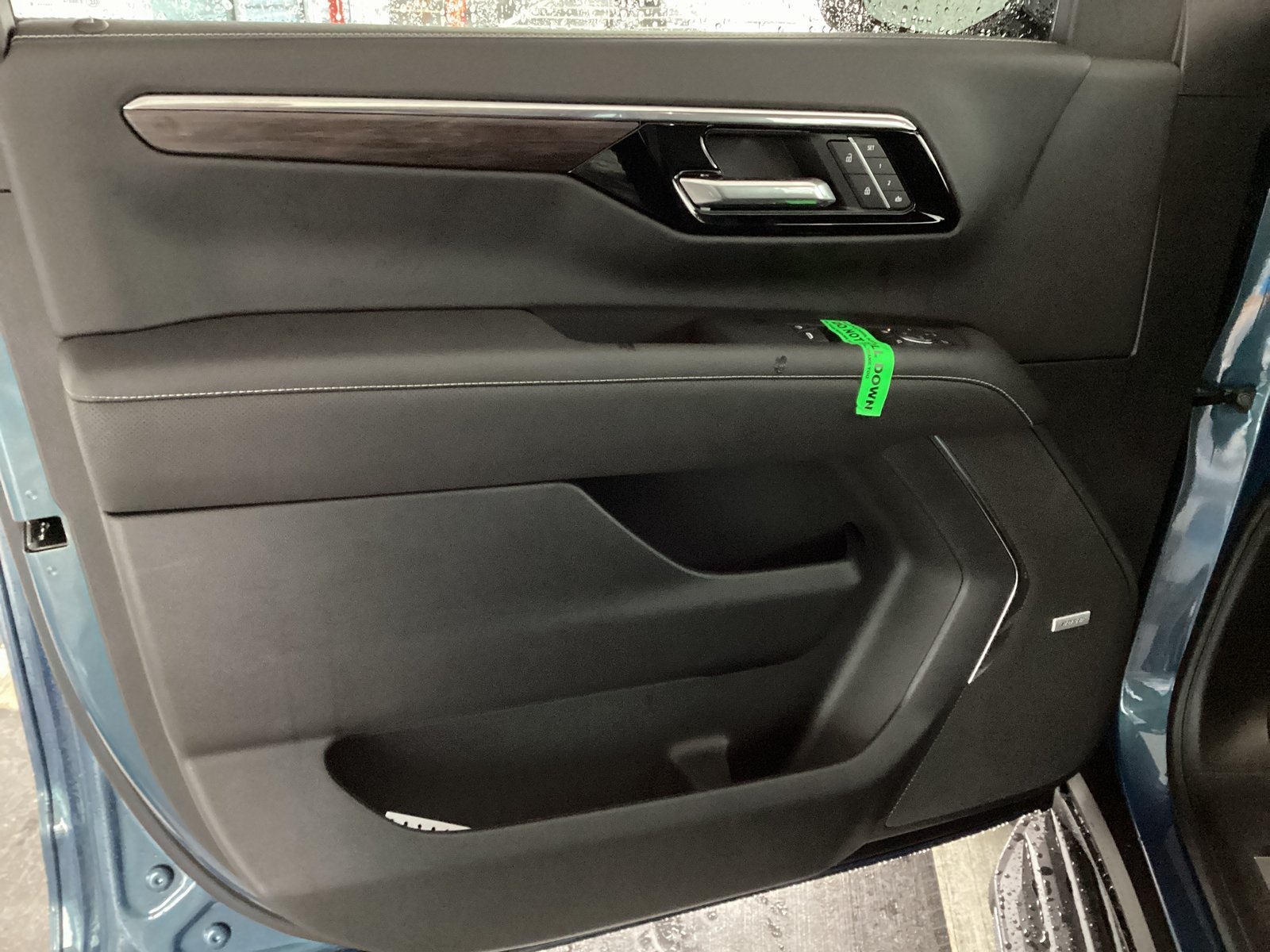Vehicle image 33 of 38