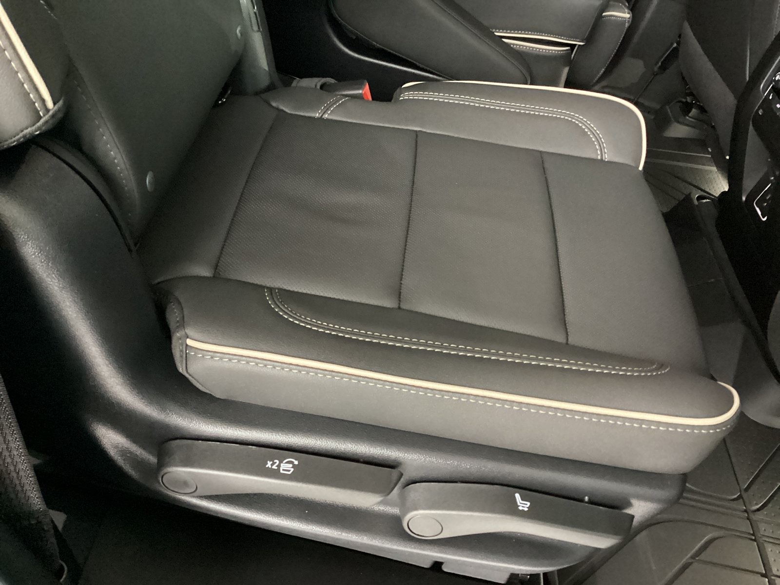 Vehicle image 26 of 38