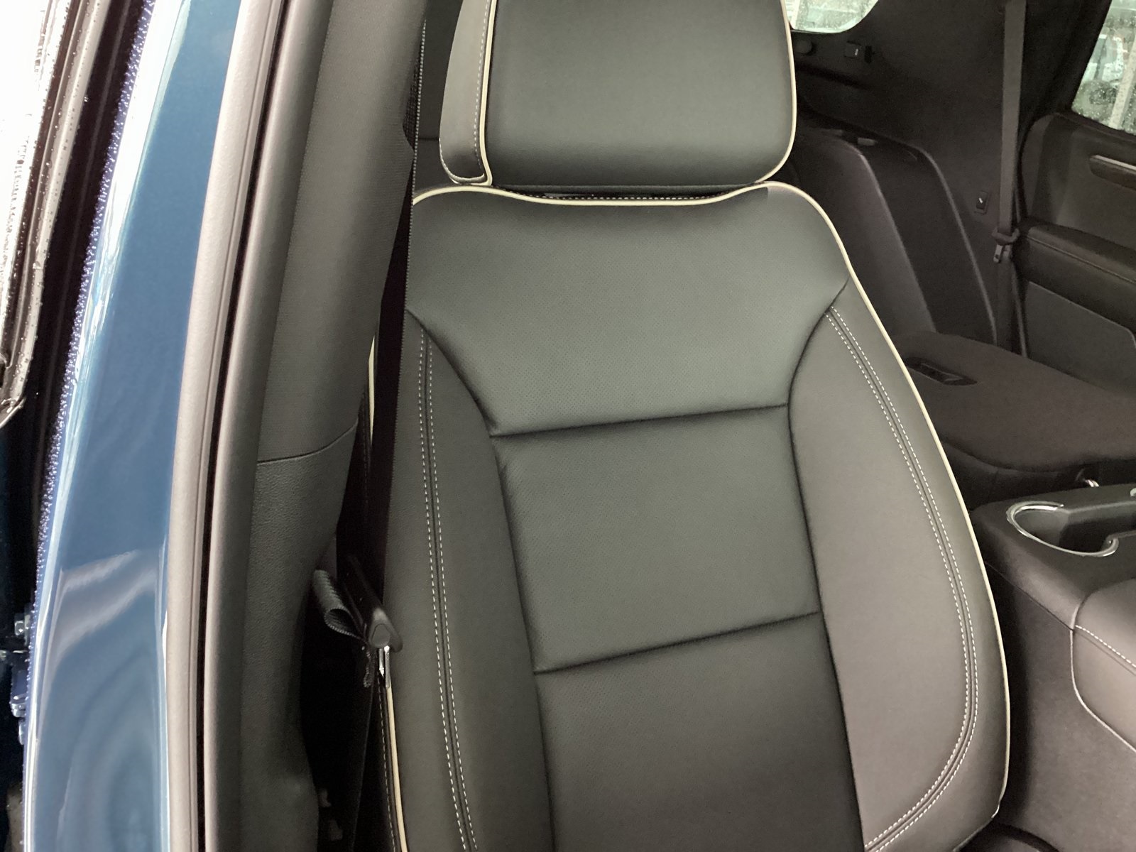 Vehicle image 22 of 38