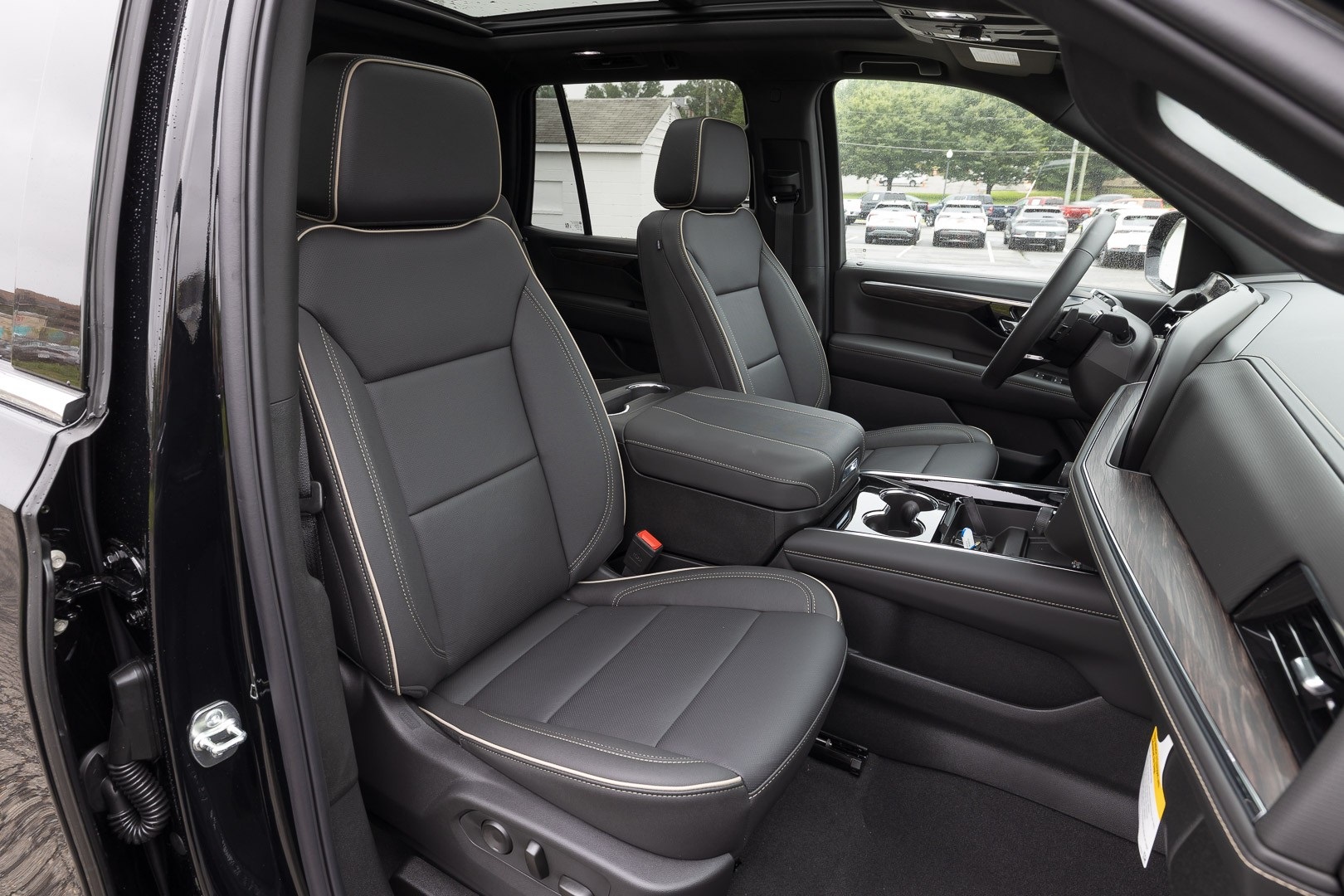 Vehicle image 18 of 26