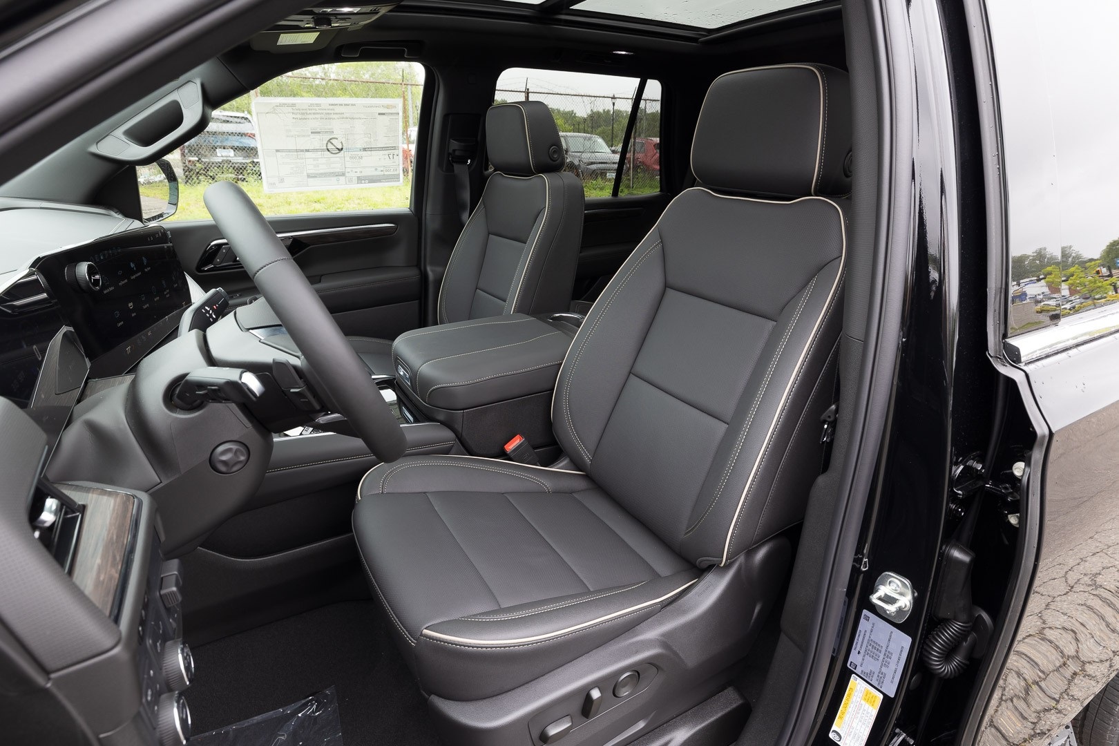 Vehicle image 17 of 26