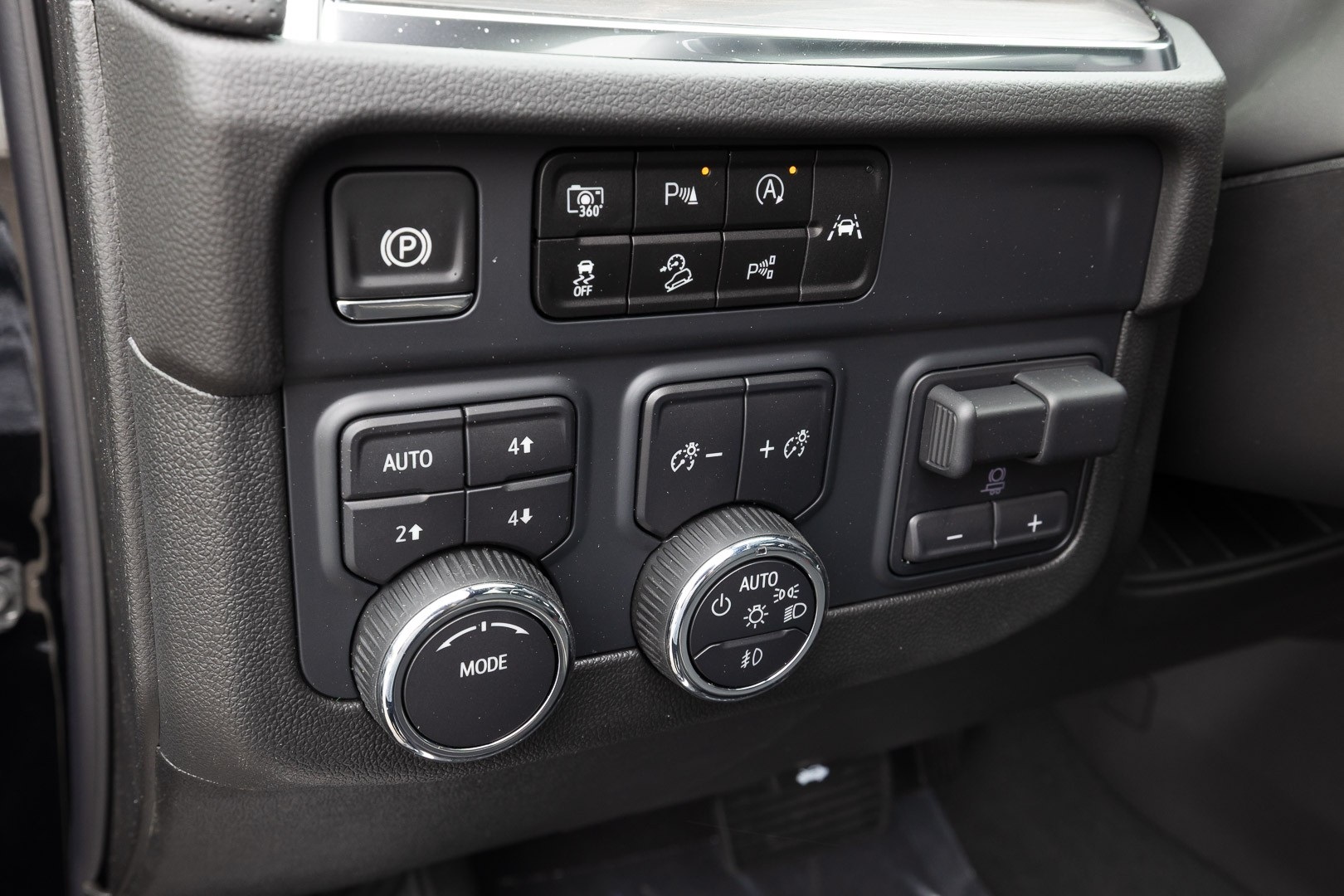 Vehicle image 21 of 26