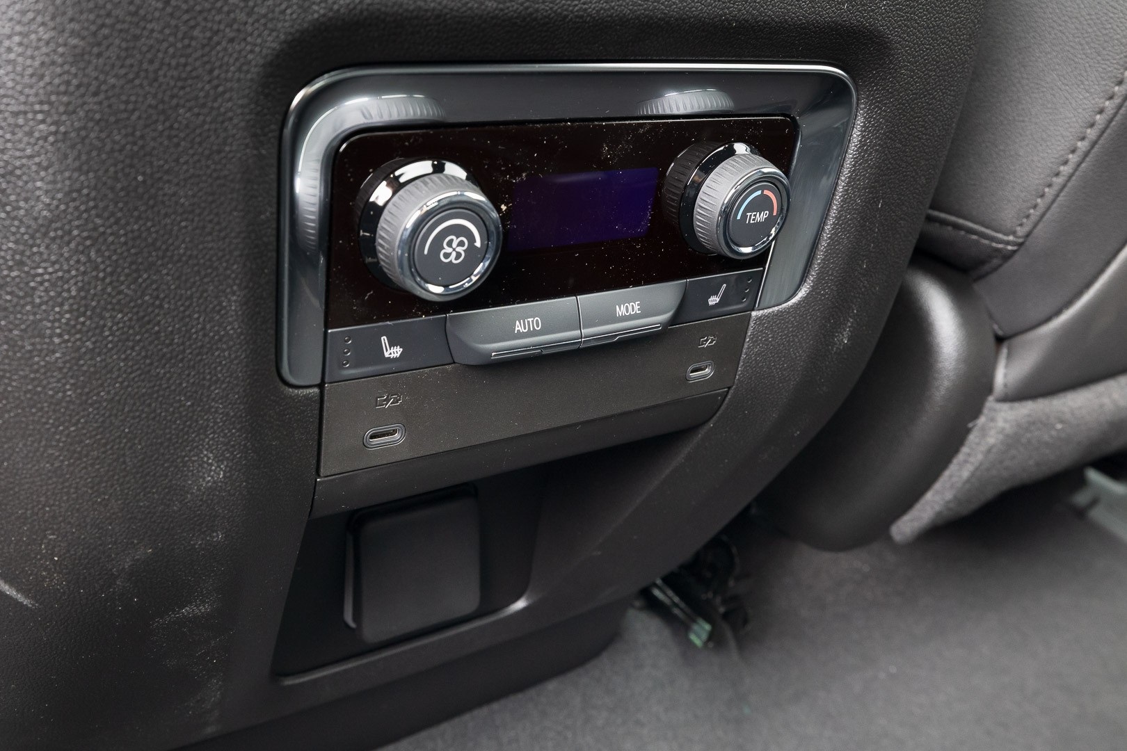 Vehicle image 16 of 26