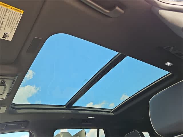 Vehicle image 22 of 26