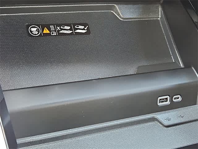 Vehicle image 21 of 26