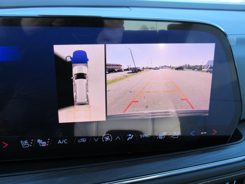 Vehicle image 9 of 25