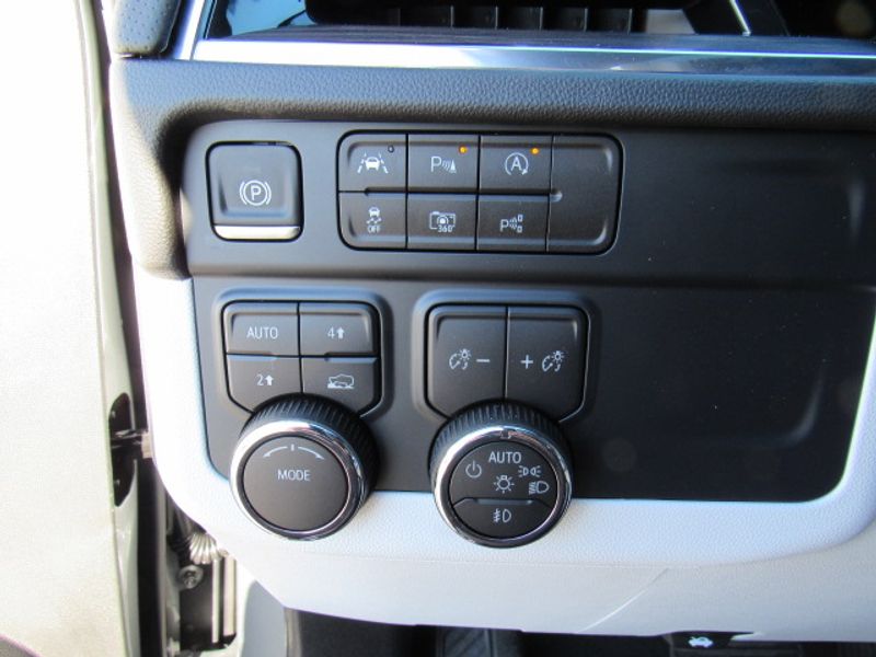 Vehicle image 15 of 25