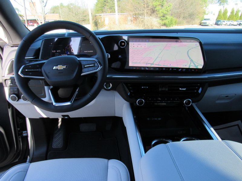 Vehicle image 18 of 25