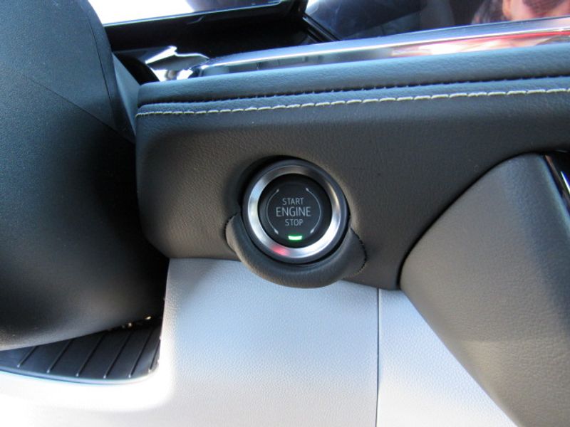 Vehicle image 12 of 25