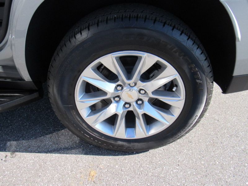 Vehicle image 22 of 25