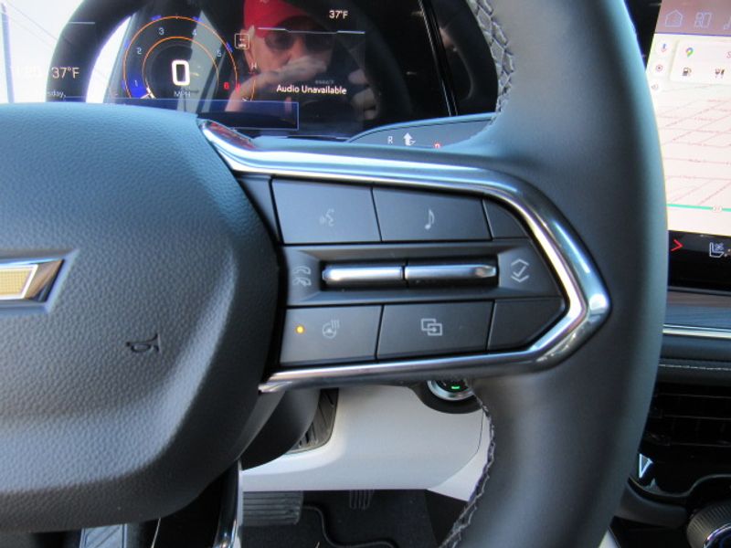 Vehicle image 14 of 25