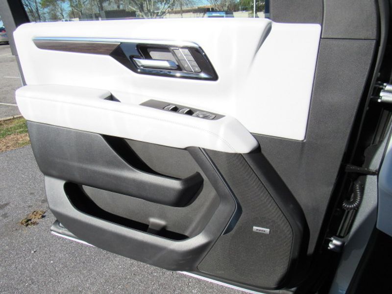 Vehicle image 10 of 25