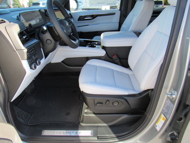 Vehicle image 7 of 25