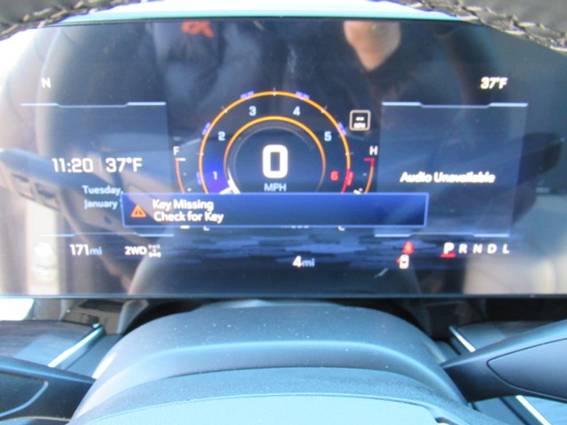 Vehicle image 13 of 25