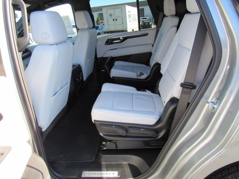 Vehicle image 17 of 25