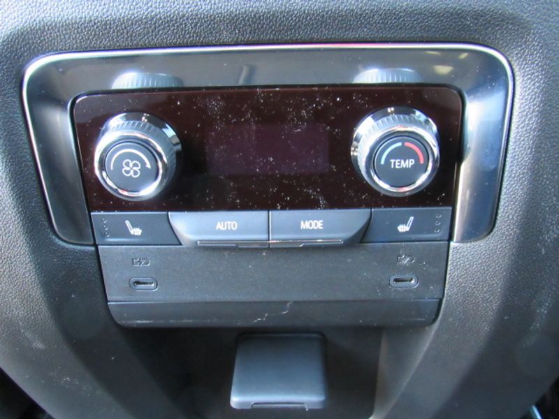 Vehicle image 19 of 25