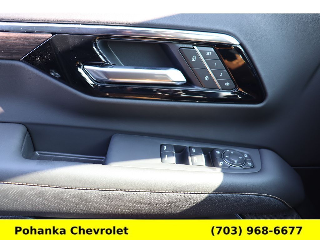 Vehicle image 19 of 36