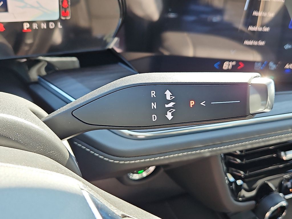 2025 Chevrolet Tahoe Premier Image 14 of 20