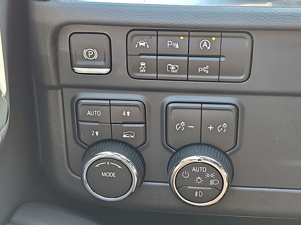 2025 Chevrolet Tahoe Premier Image 17 of 20