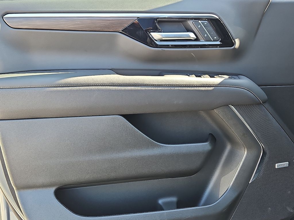 2025 Chevrolet Tahoe Premier Image 15 of 20