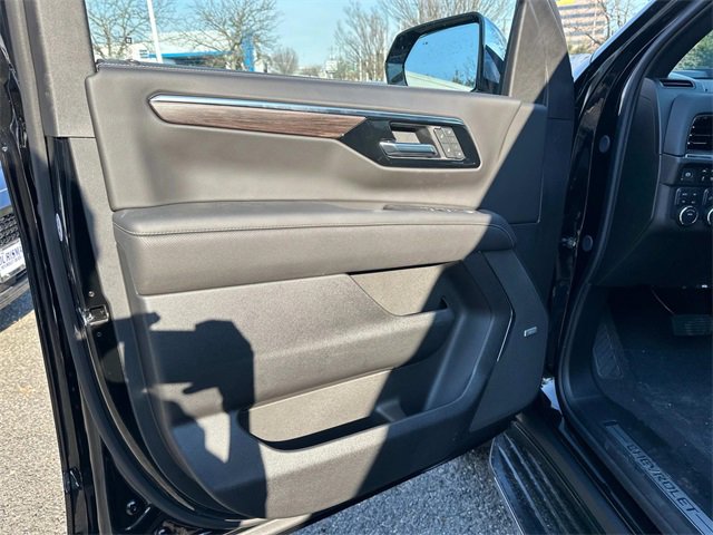 Vehicle image 8 of 18
