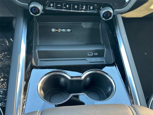Vehicle image 15 of 18