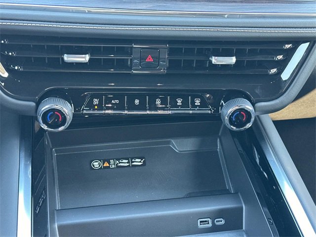 Vehicle image 14 of 18
