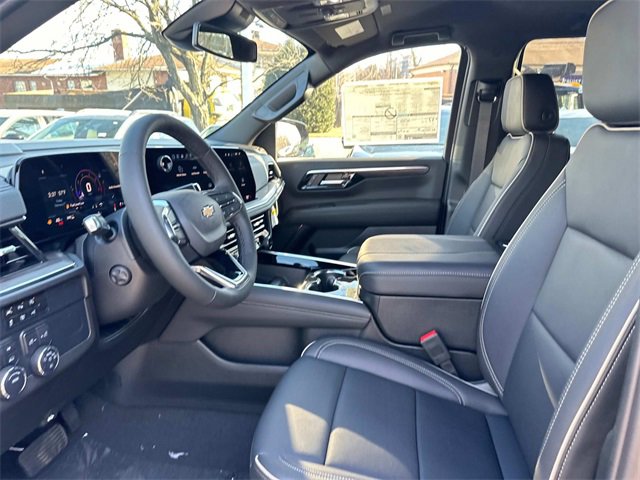 Vehicle image 9 of 18