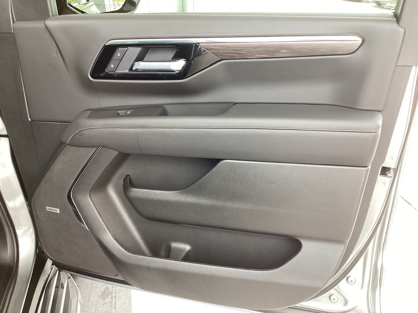 Vehicle image 24 of 27