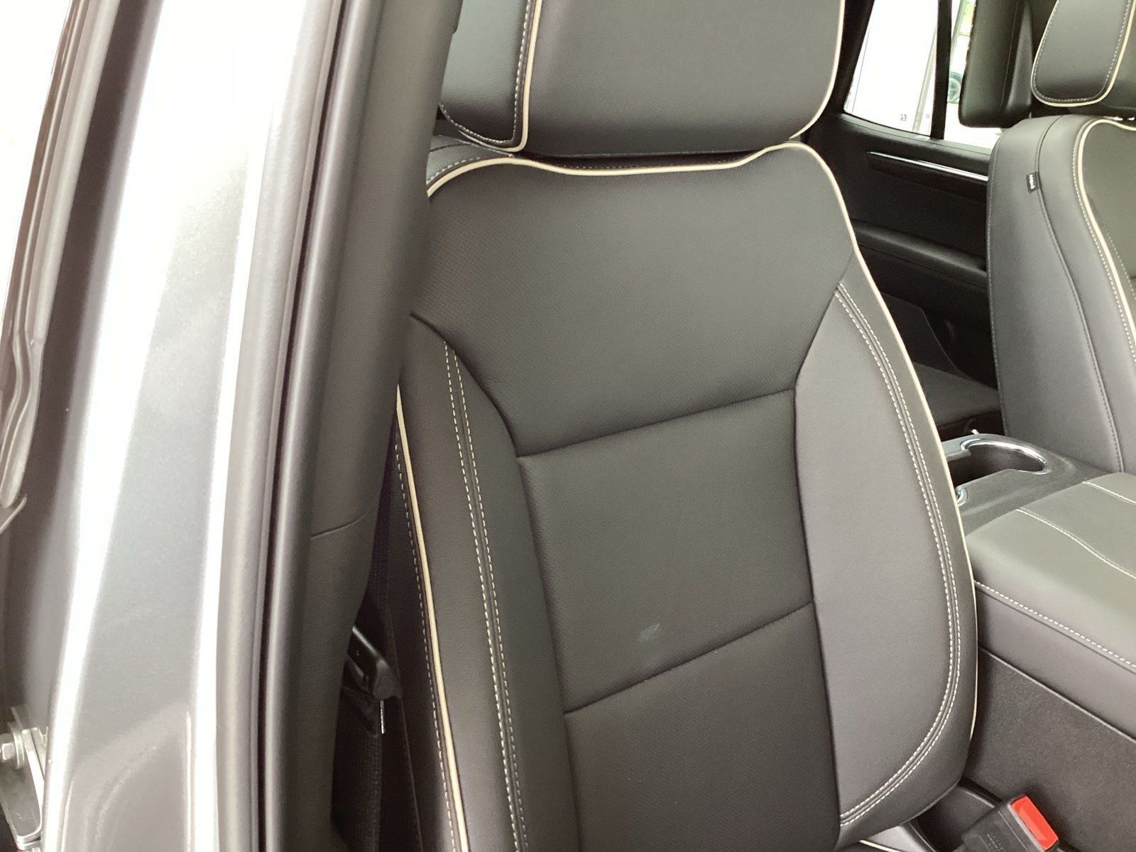 Vehicle image 11 of 27