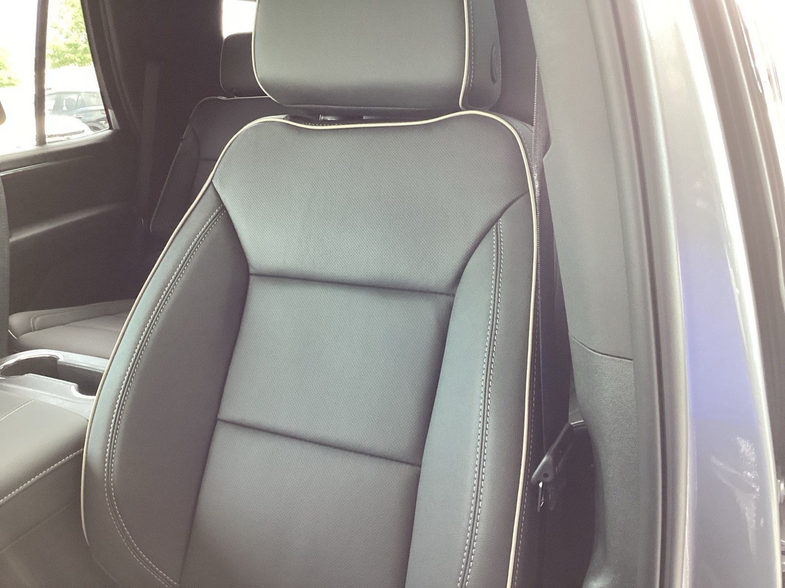 Vehicle image 12 of 27