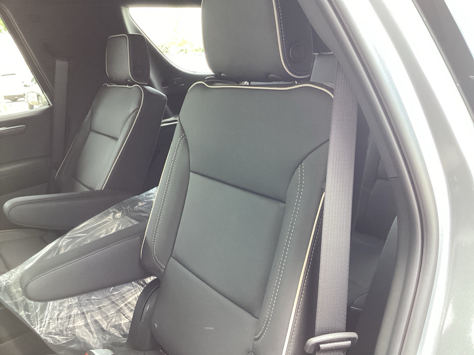 Vehicle image 10 of 27