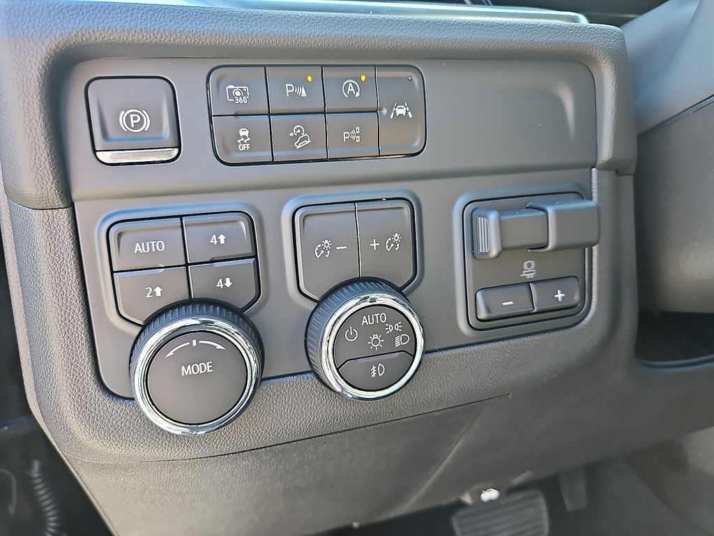 2025 Chevrolet Tahoe Premier Image 16 of 20