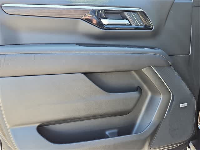 2025 Chevrolet Tahoe Premier Image 16 of 26