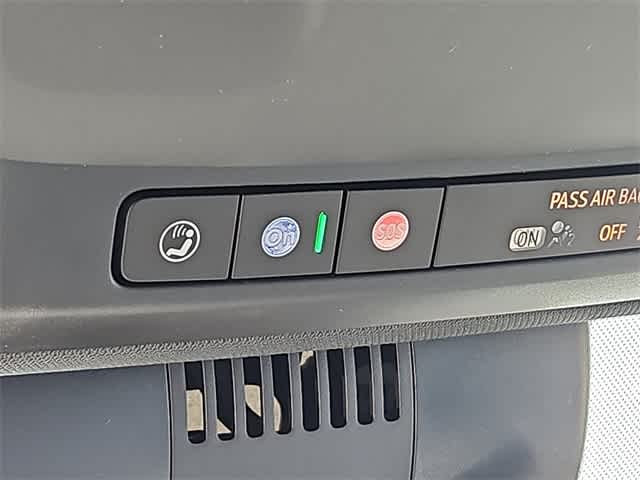 Vehicle image 18 of 22