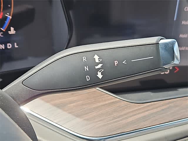 Vehicle image 9 of 22