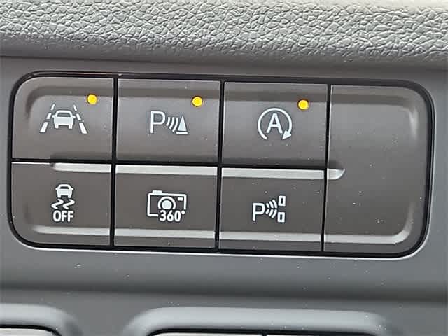 Vehicle image 16 of 22