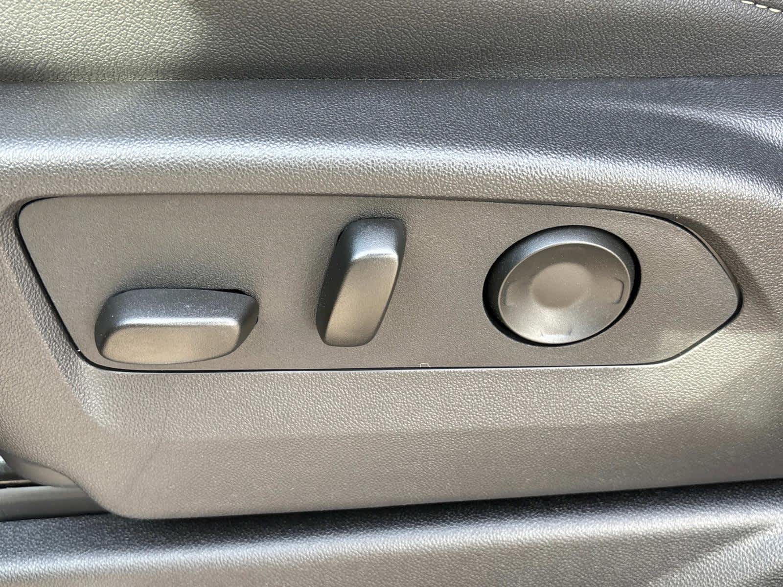 Vehicle image 23 of 52
