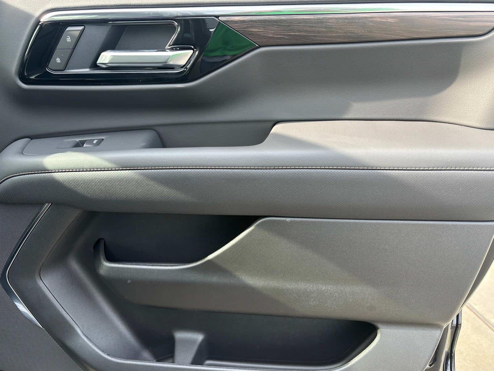 Vehicle image 41 of 52