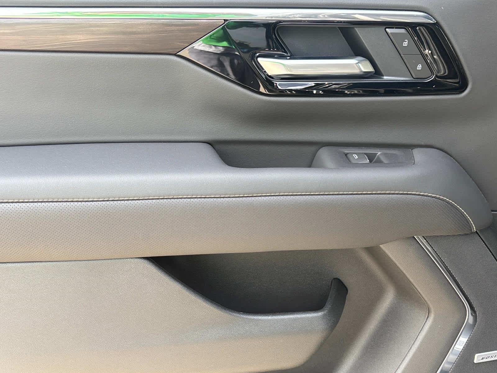 Vehicle image 25 of 52