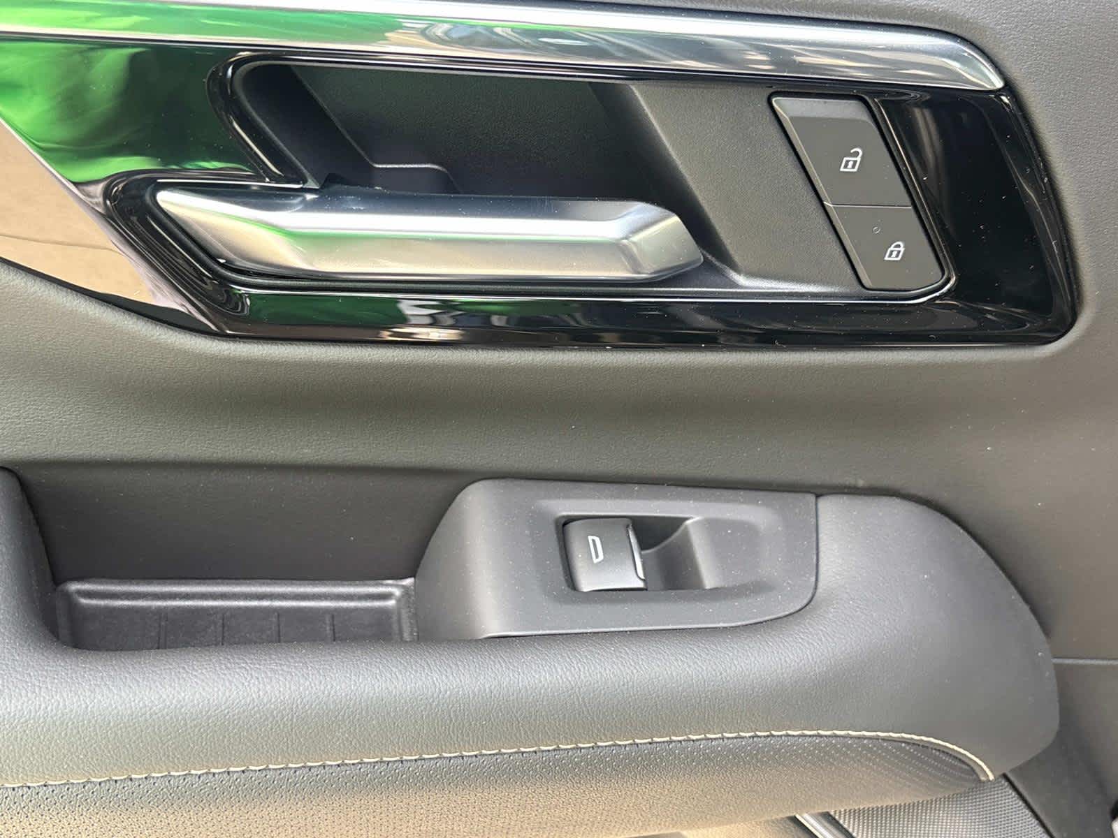 Vehicle image 26 of 52