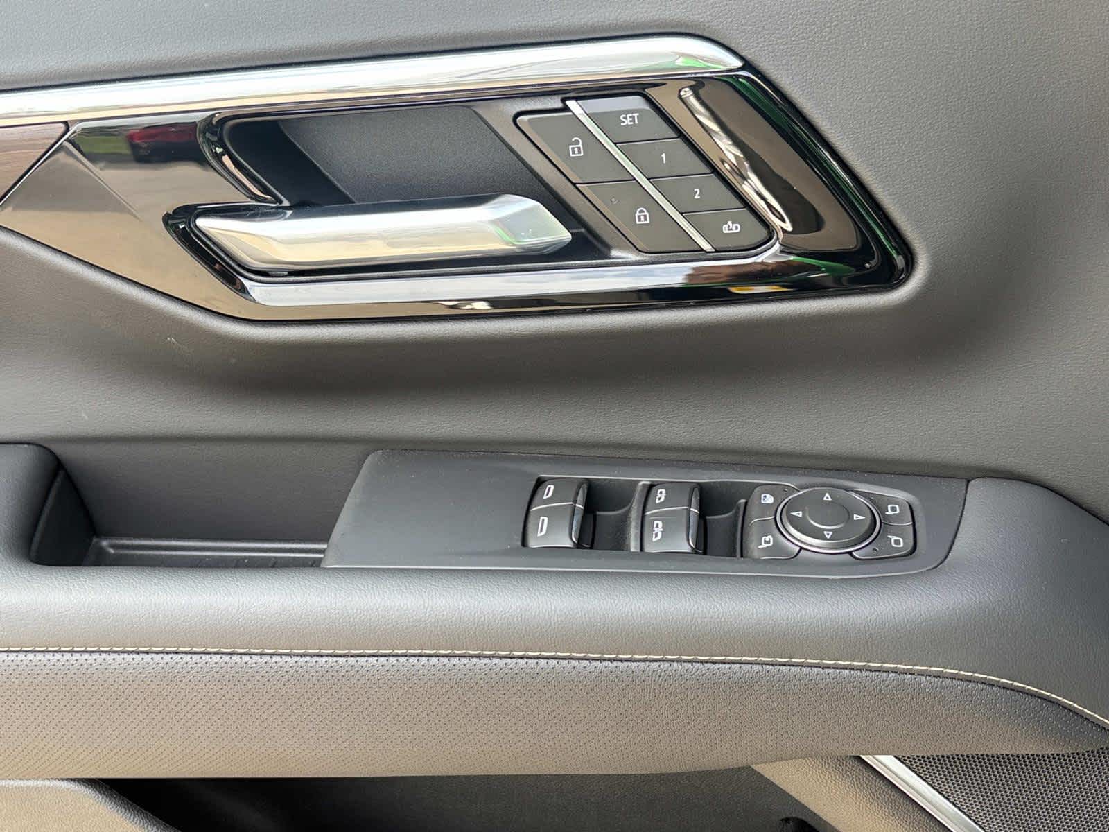 Vehicle image 21 of 52