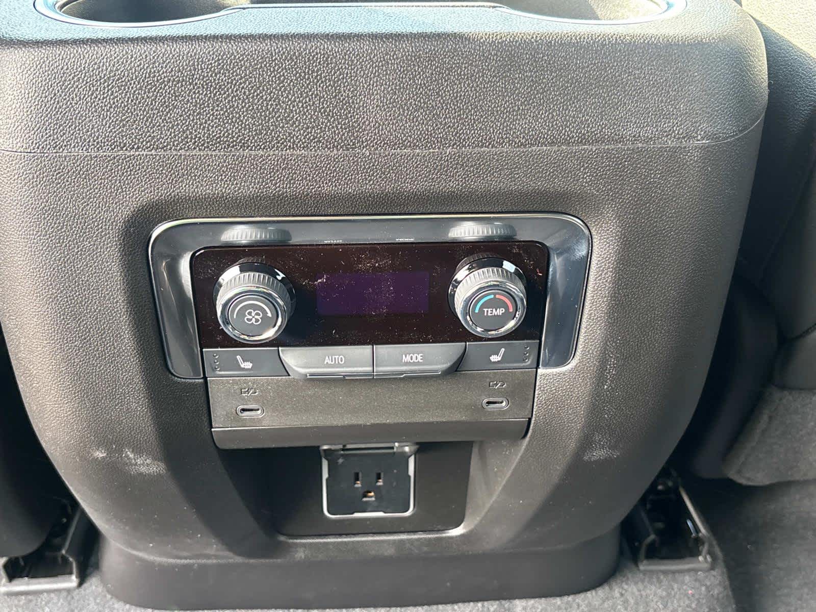 Vehicle image 28 of 52