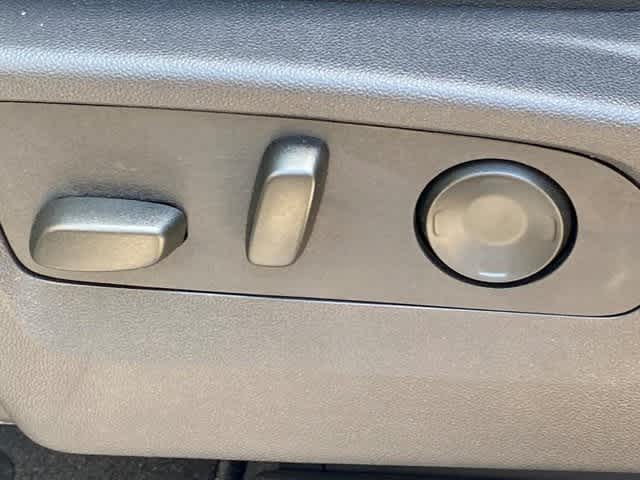 Vehicle image 12 of 25