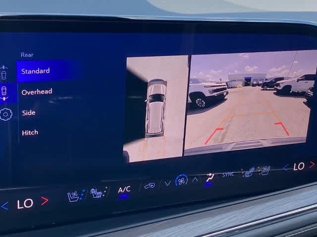 Vehicle image 17 of 25