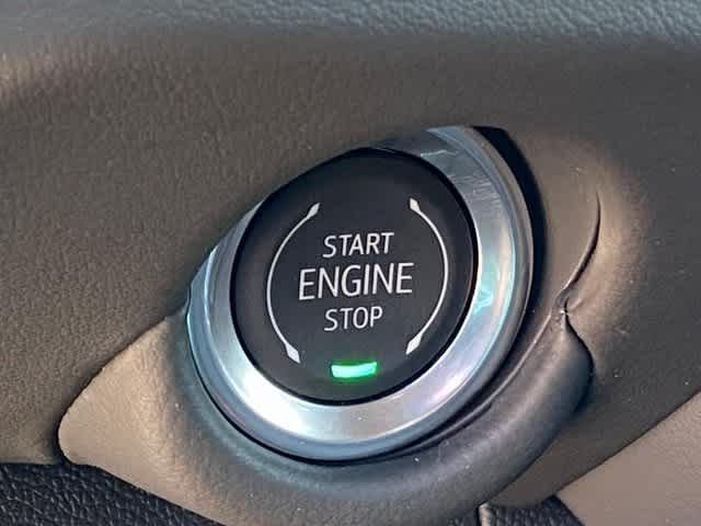 Vehicle image 18 of 25