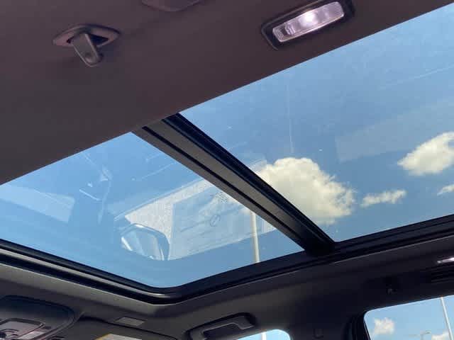 Vehicle image 22 of 25