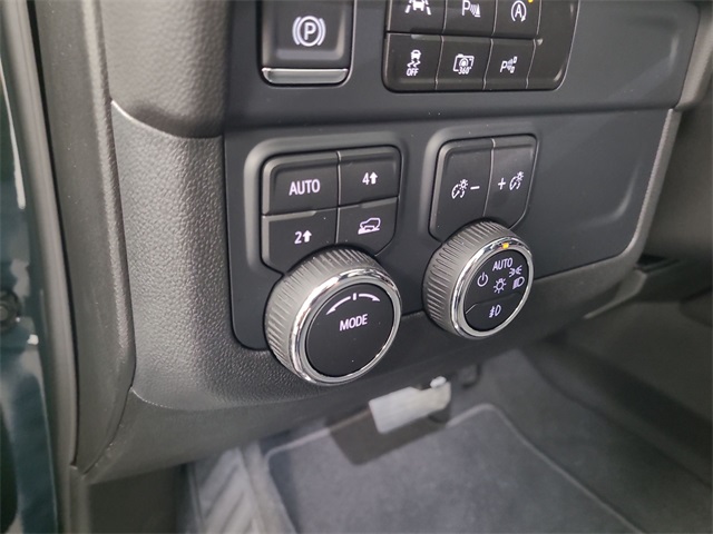 Vehicle image 31 of 36