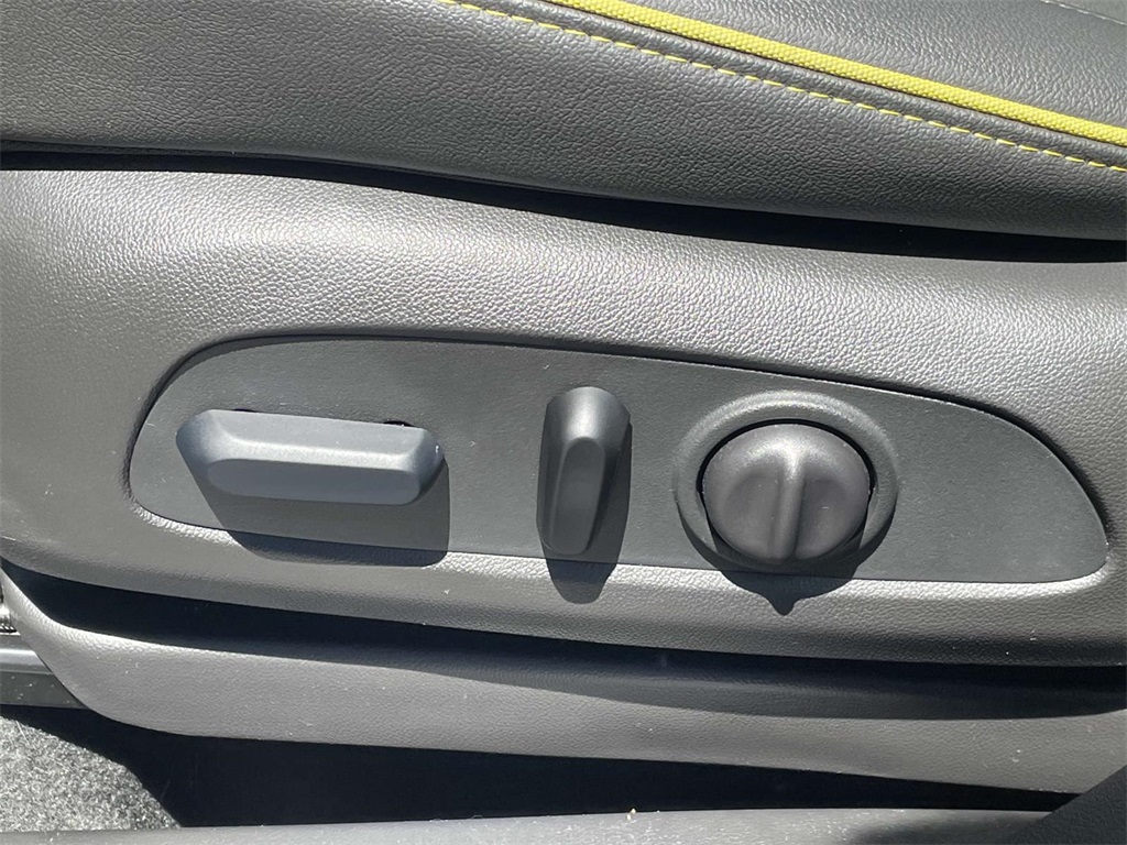 Vehicle image 18 of 30